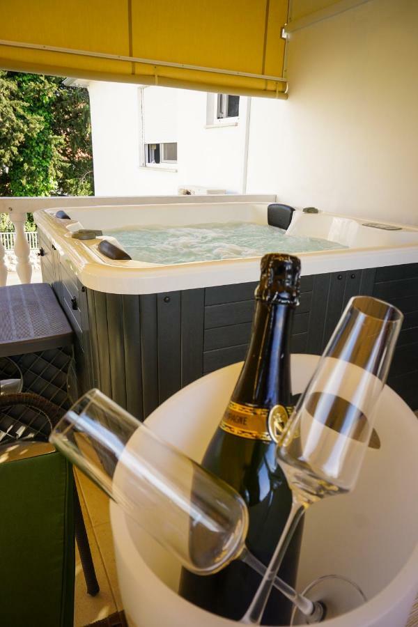 Apartment Paula With Private Jacuzzi And Parking- Near The Beach Задар Экстерьер фото